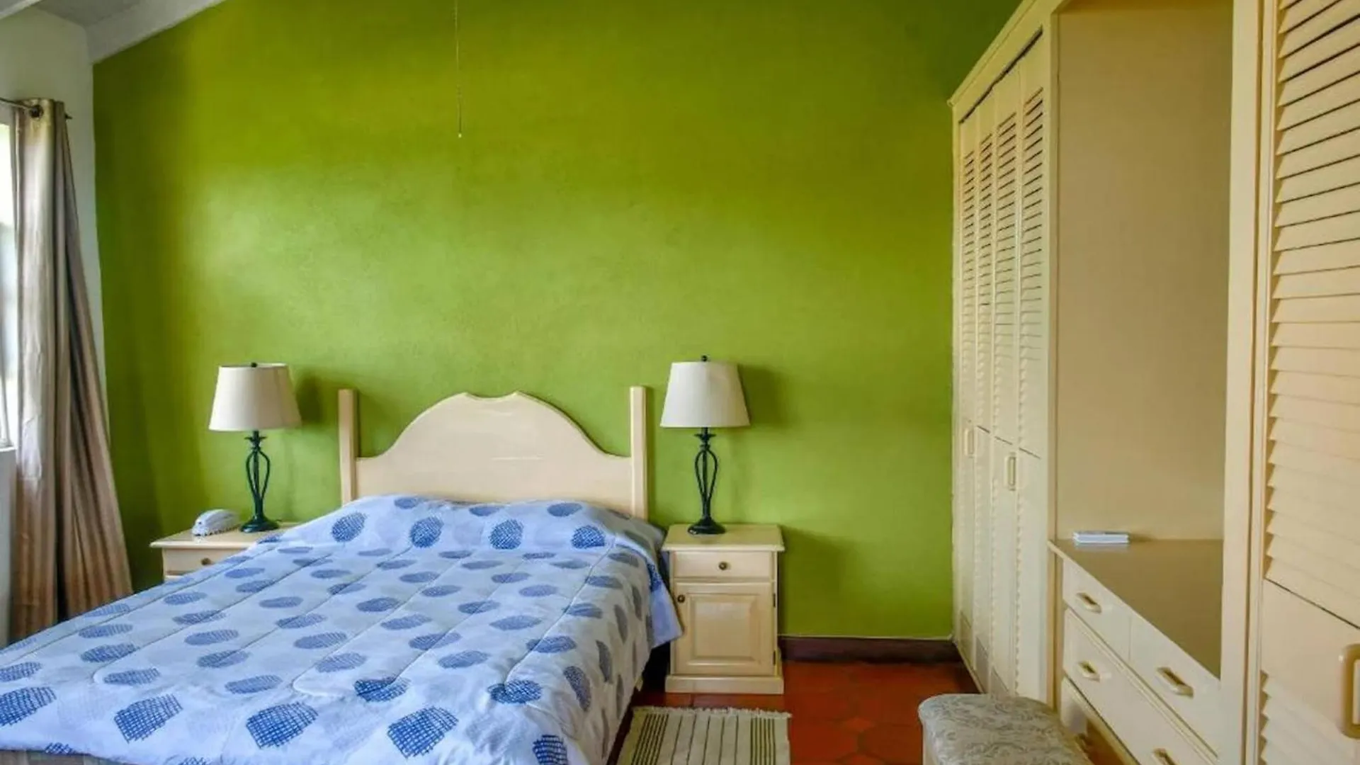 Prospect 2-Bedroom Apt 3 Saint James 0*,